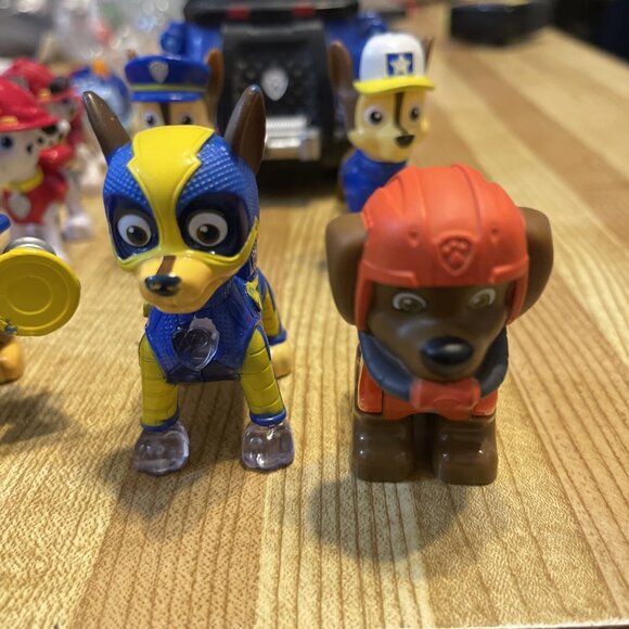 HUGE LOT 25 PAW PATROL VEHICLES and FIGURES Lot. - Picture 2 of 16